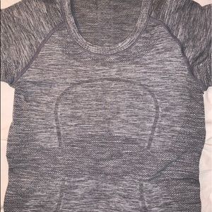 Lululemon t shirt